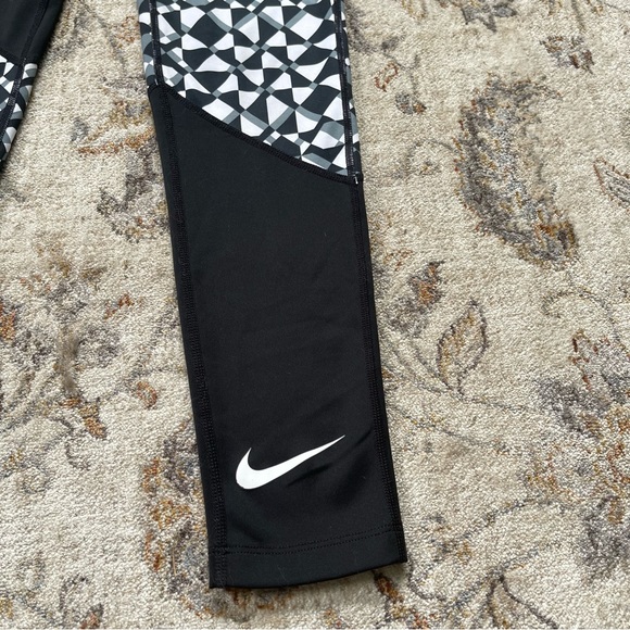 Girls Nike Black and White Leggings Size L - Picture 2 of 5